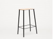 Adam Bar Stool. H65 cm ou H76 cm. Assise rectangulaire en cuir naturel et piètement noir ou blanc. 