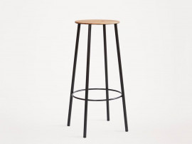 Adam Bar Stool Round. H65 cm ou H76 cm. Chêne. Piètement noir ou gris.