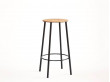 Adam Bar Stool Round. H65 cm ou H76 cm. Chêne. Piètement noir ou gris.