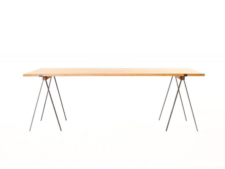 Table scandinave modèle Trestle. 6-10 personnes. 