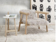 Fauteuil Altay. Naturel recouvert d'une peau blanche. 