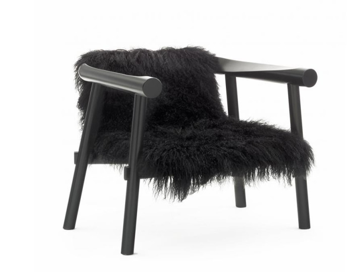 Fauteuil Altay. Noir recouvert d'une peau noire. 