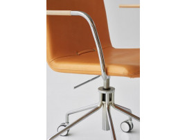 Day Hight Swivel chair. With armrests. 