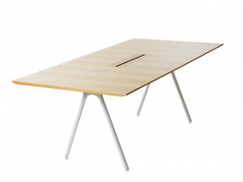 Table de réunion scandinave modèle Camelot 6250. 4 tailles disponibles. De 200 cm à 590 cm