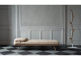 Spine daybed  1700
