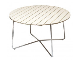 Outdoor table A9, Ø 120 cm. Galvanized steel base. 