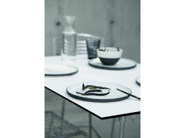 Table de repas extérieur scandinave modèle High-Tech, 110 cm. 