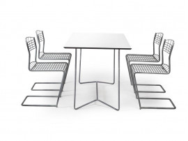 Table de repas extérieur scandinave modèle High-Tech, 110 cm. 