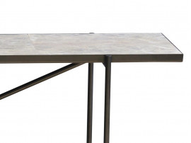 Console scandinave en marbre de Carrare. Structure noire. 