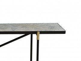 Console scandinave en marbre de Carrare. Structure noire avec détails en laiton. 