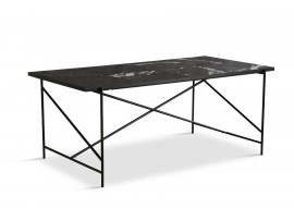 Table de repas scandinave en marbre de Carrare. 185 cm. Structure noire. 