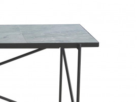 Table de repas scandinave en marbre de Carrare. 185 cm. Structure noire. 