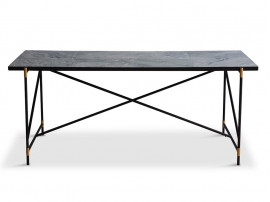 Table de repas scandinave en marbre de Carrare. 185 cm. Structure noire avec détails en laiton. 