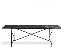 Table de repas scandinave en marbre de Carrare. 230 cm. Structure noire. 