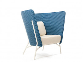 Aura M Chair. 