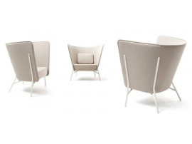 Aura M Chair. 