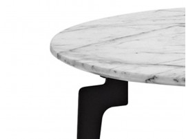 Table basse scandinave modèle Laser Marble Ø 70 cm