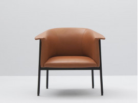 Fauteuil scandinave modèle Kavai. Piètement en métal. 