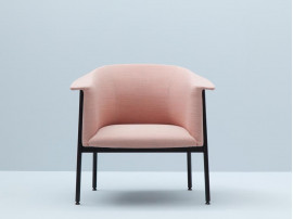 Fauteuil scandinave modèle Kavai. Piètement en métal. 