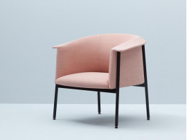 Fauteuil scandinave modèle Kavai. Piètement en métal. 