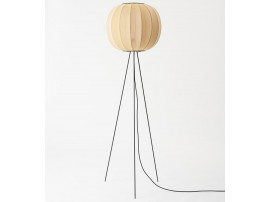 Lampadaire scandinave modèle Knit-Wit. Ø 45cm. Taille L. 