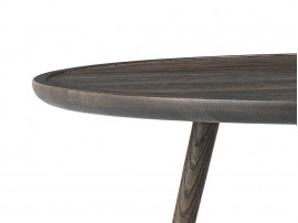 Table de repas scandinave modèle Accent chêne foncé. Ø 110 cm. 4 pers.