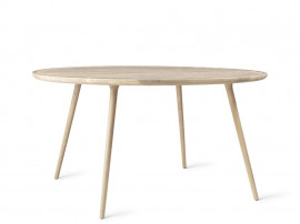 Table de repas scandinave modèle Accent chêne. Ø 140 cm. 6 pers.
