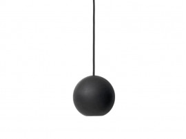 Suspension scandinave modèle Liuku Ball. Noir. 