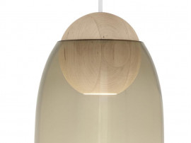 Suspension scandinave modèle Liuku Ball. Abat-jour en verre fumé. 