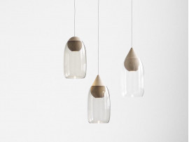 Suspension scandinave modèle Liuku Drop. Abat-jour en verre transparent. 