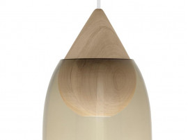 Suspension scandinave modèle Liuku Drop. Abat-jour en verre fumé. 