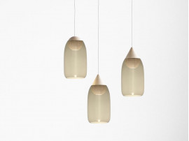 Suspension scandinave modèle Liuku Drop. Abat-jour en verre fumé. 