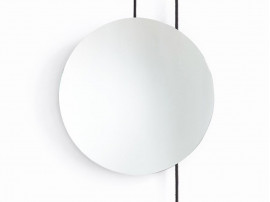 Miroir scandinave modèle Rise and Shine. Laiton.  