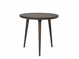 Table d'appoint scandinave modèle Accent. chêne foncé Ø 60 cm