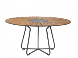 Circle outdoor dining table,  Ø 150 cm. 8-10 seats