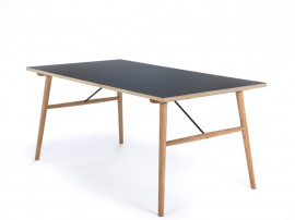 Table de repas scandinave modèle HELKA 2 tailles, 5 couleurs