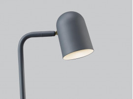 Lampe à poser scandinave modèle Buddy. 