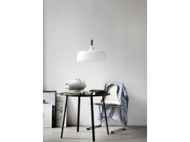 Suspension scandinave modèle Acorn. Blanc