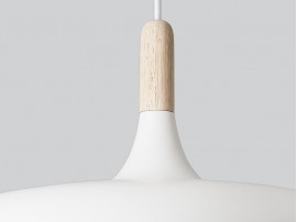 Suspension scandinave modèle Acorn. Blanc