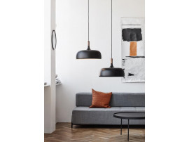 Suspension scandinave modèle Acorn. Noir