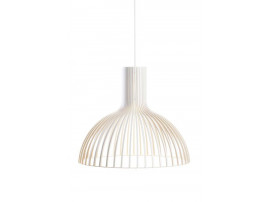 Suspension scandinave modèle    Victo 4250. Noyer. 