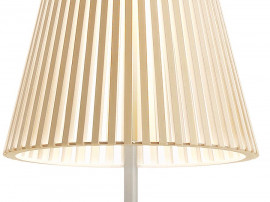 Lampe de table scandinave modèle Secto 4220. 