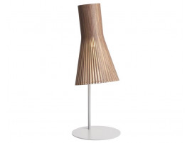 Lampe de table scandinave modèle Secto 4220. 