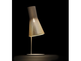Lampe de table scandinave modèle Secto 4220. Noyer.  
