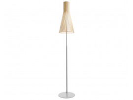 Lampadaire scandinave modèle Secto 4210. 