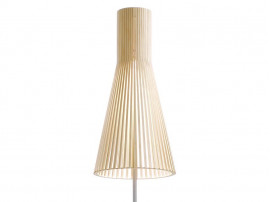 Lampadaire scandinave modèle Secto 4210. 