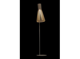 Lampadaire scandinave modèle Secto 4210. 