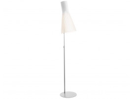 Lampadaire scandinave modèle Secto 4210. 