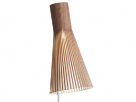 Lampadaire scandinave modèle Secto 4210. Noyer.  