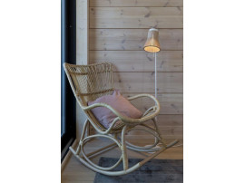 Lampadaire scandinave modèle Petite 4610.  Noyer.